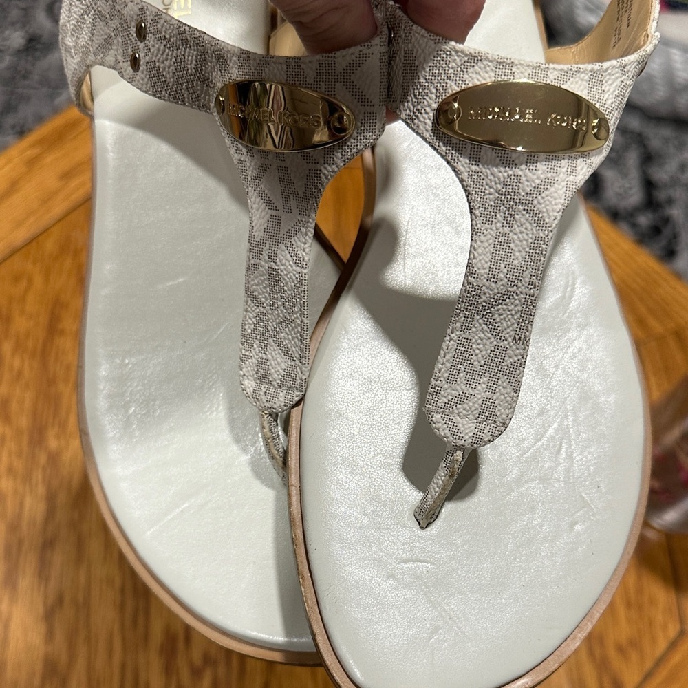 *MICHAEL KORS* Cream x Tan Logo Print MK Plate Sandals Size 9.5 - Picture 13 of 13